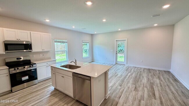 Building Photo - 13 S Main Deck Dr