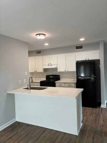 Building Photo - 3829 Northview Dr