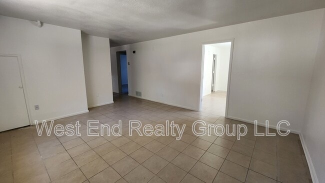 Building Photo - 1023-1029 N Washington Ave