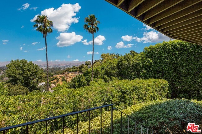 Building Photo - 3601 Berry Dr