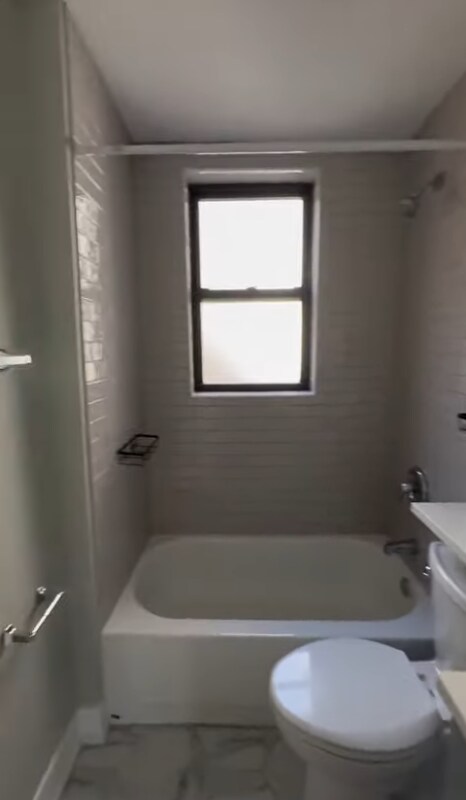 Building Photo - 515 W Belmont Ave