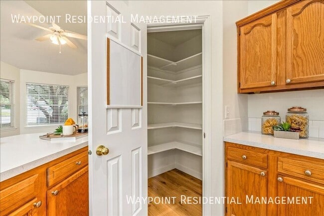 Building Photo - 1095 N Marsh Hawk Pl
