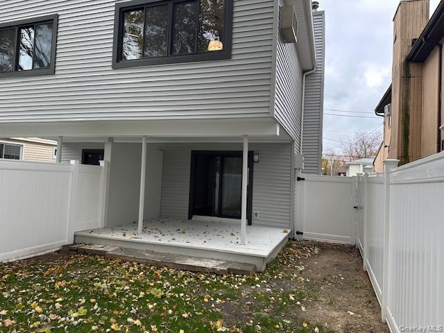 Building Photo - 14 Pequot Ave