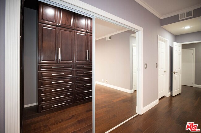 Building Photo - 4355 Ventura Canyon Ave