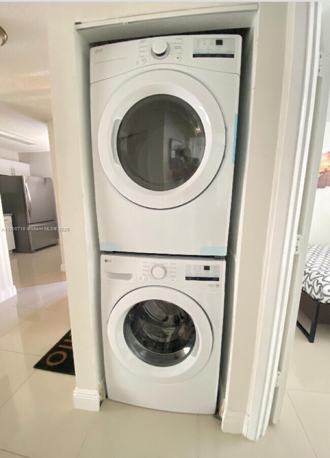 Building Photo - 12533 NW 11th Way