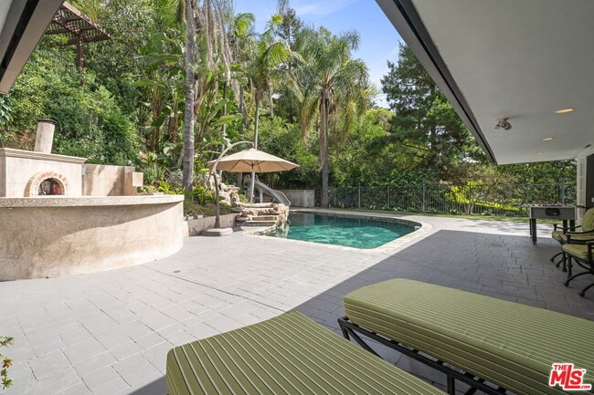 Building Photo - 9023 Alto Cedro Dr