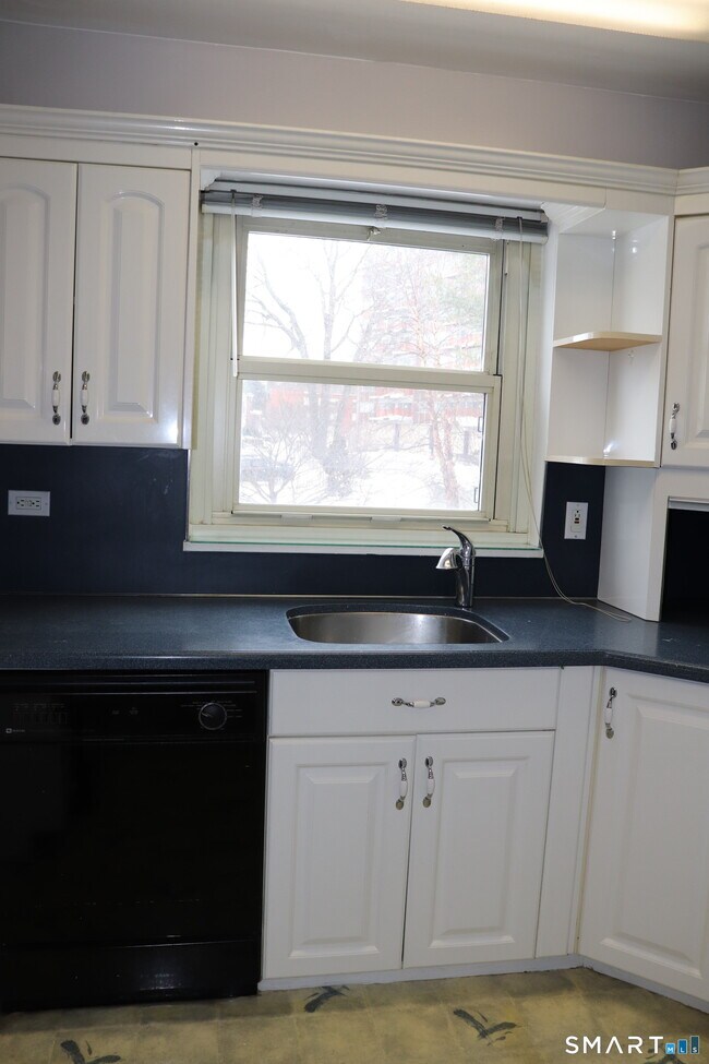 Building Photo - 31 Woodland St