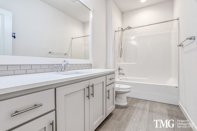 Building Photo - Single level 4 Bedroom 2 Bathroom Home in ...