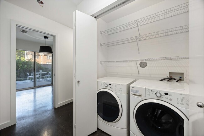 Building Photo - 2605 Calumet St