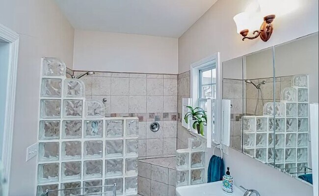 Building Photo - Serene Home-2 bed/2bath near I85 & Hwy 290