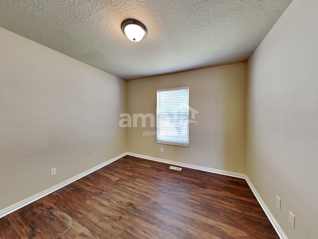 Building Photo - 1121 N 600 E