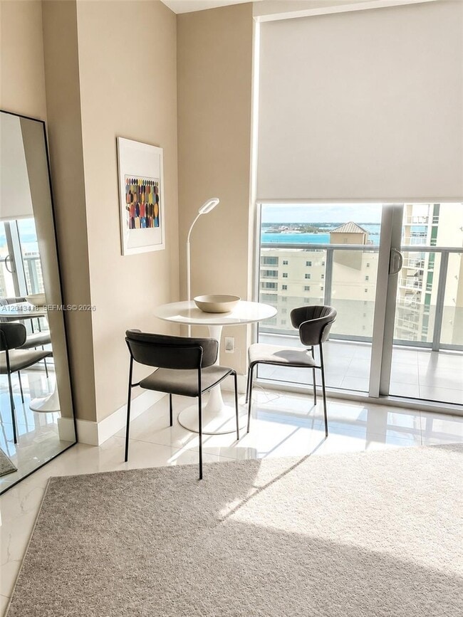 Building Photo - 1300 Brickell Bay Dr