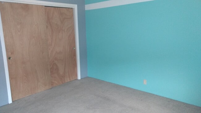 Building Photo - QUAINT 2 Bed 1 Bath Apartment in Louisville-Available Now!