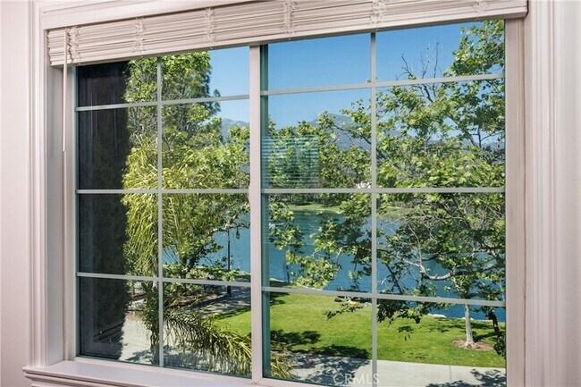 Building Photo - 225 Montana Del Lago Dr