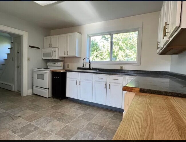 Kitchen - 420 Silver St