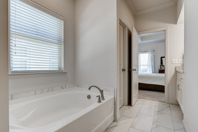 Building Photo - 2134 Springfield Dr