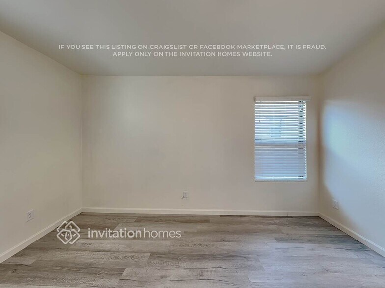 Building Photo - 5853 E Hoover Ave