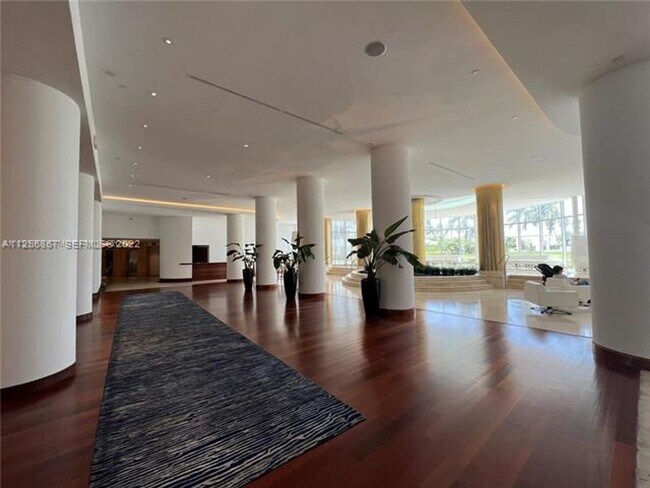 Building Photo - 5161 Collins Ave