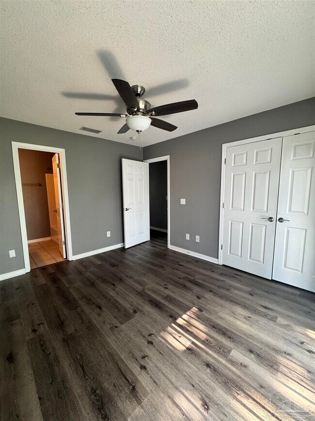 Building Photo - 9511 Sandpiper St