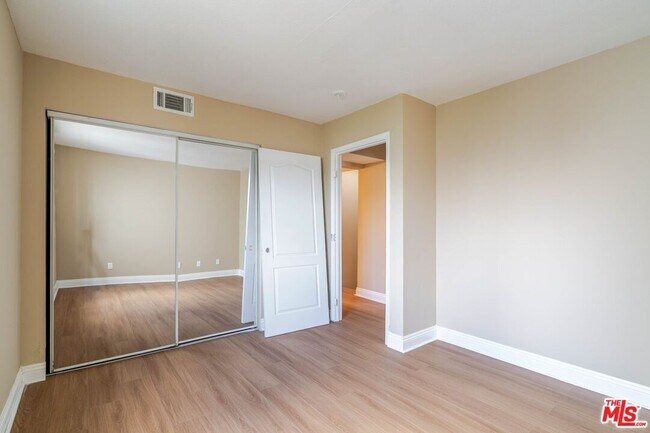 Building Photo - 11063 Cumpston St