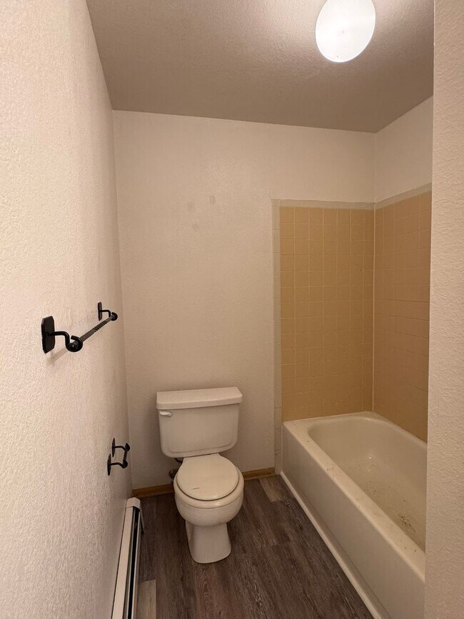 Building Photo - Sunny and Cute 2 Story, 2Bed, 1.5Bath Townhouse in Grand Junction!!!!