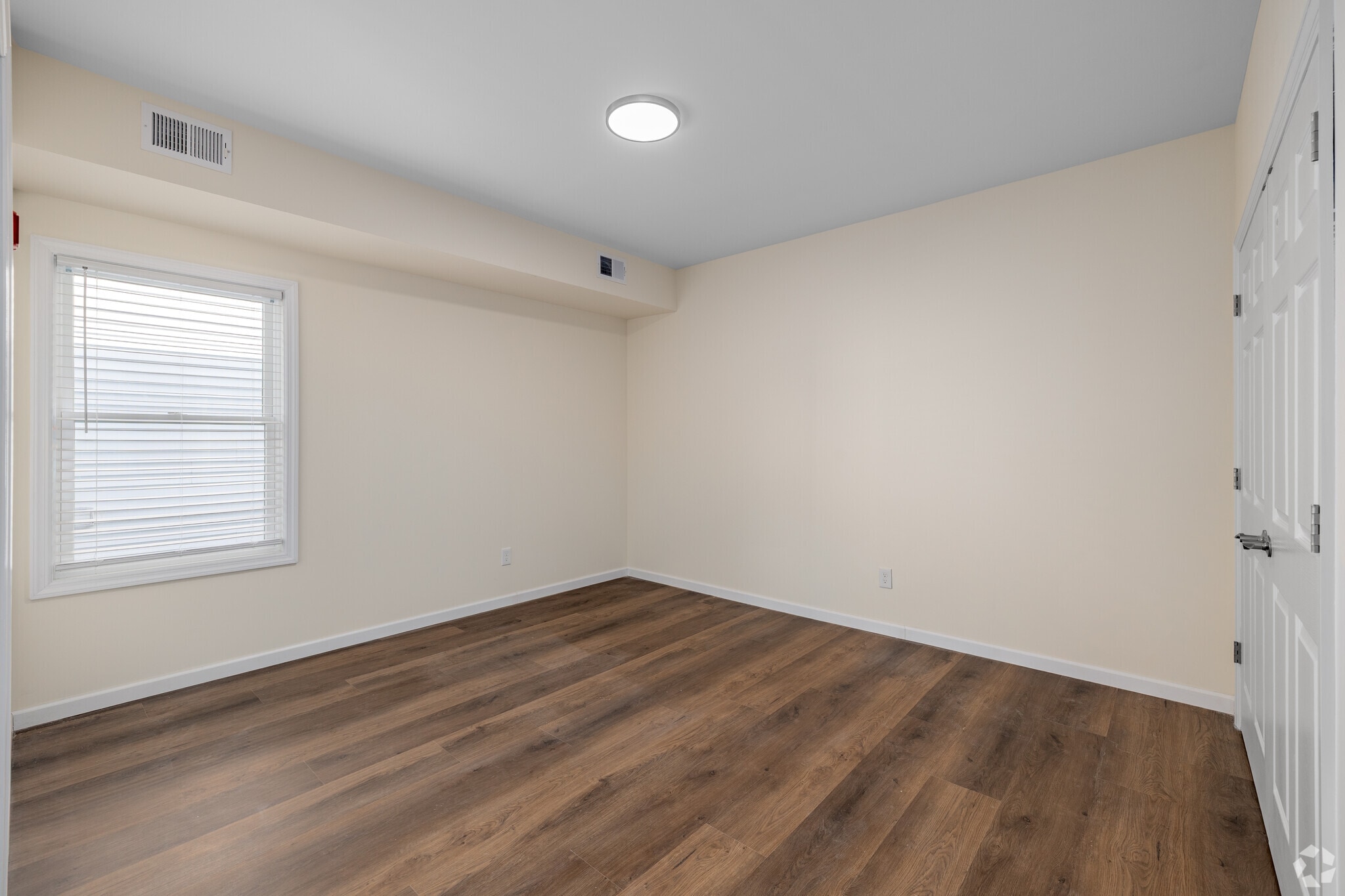2BR, 2BA - Primary Bedroom - 431-435 Morris Ave