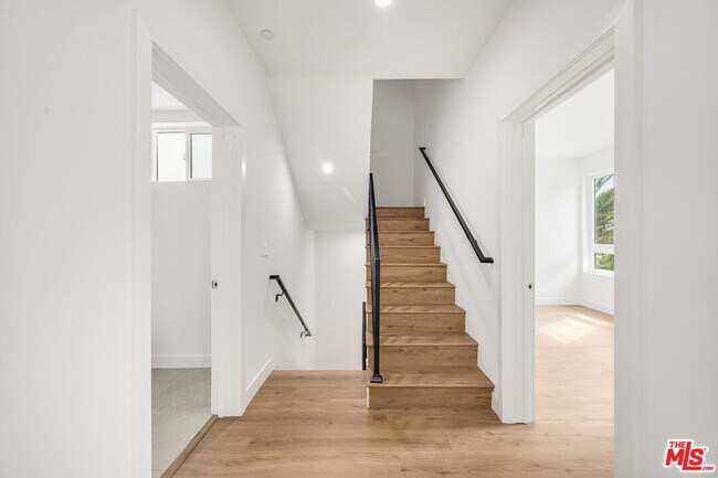 Building Photo - 11253 Hatteras St