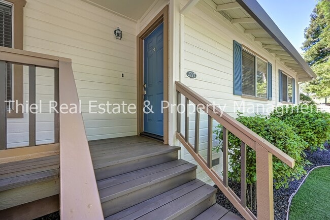 Building Photo - 2277 Knollwood Dr