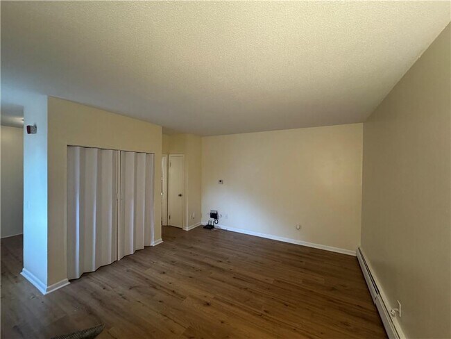 Building Photo - 94 Cowesett Ave