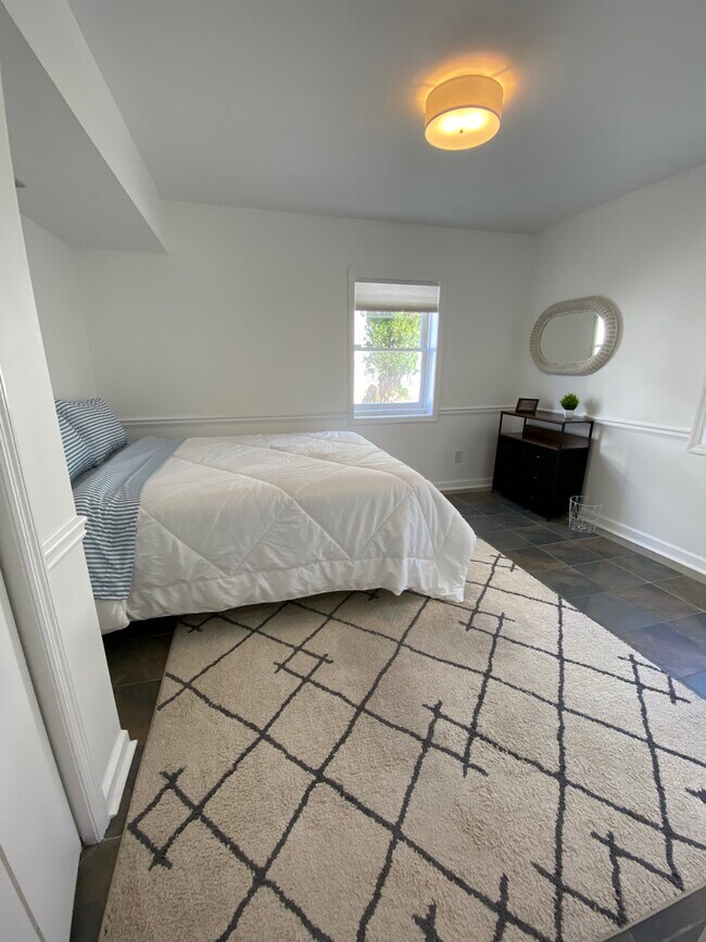 Building Photo - 2675 Acorn Ave NE