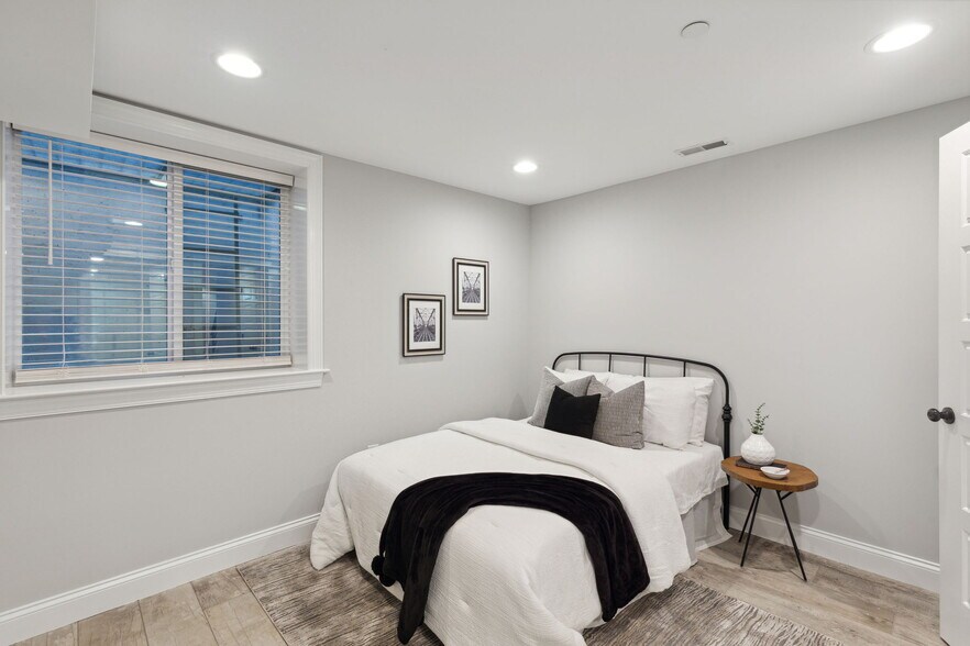 Building Photo - 1325 S Dover St