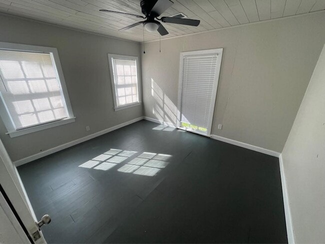 Building Photo - 3116 Alamo Ave