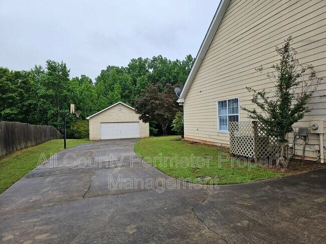 Building Photo - 704 White Dove Dr