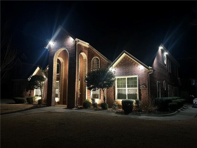 Building Photo - 4500 SW Swinton Dr