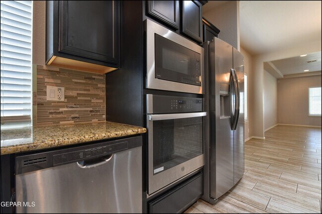 Building Photo - 221 Jennice Cir