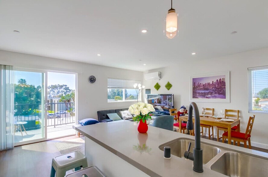 Building Photo - 116 E 22nd St