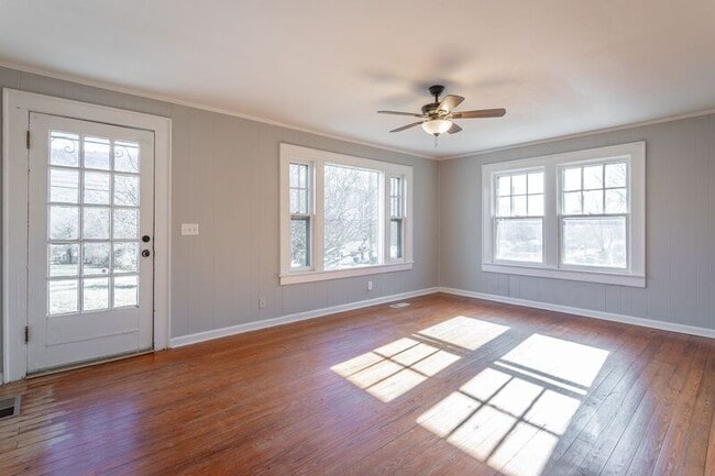 Building Photo - 209 S Moss Ave