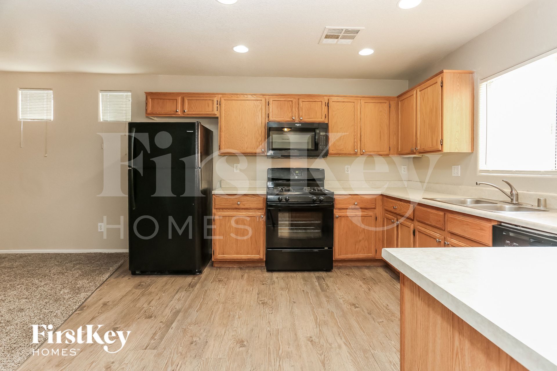 Building Photo - 5260 Paradise Valley Ave