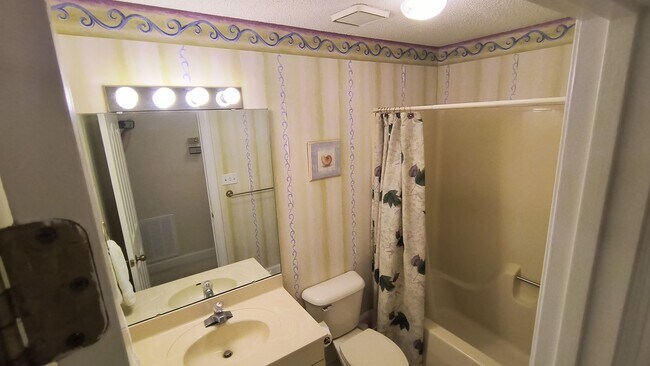 Building Photo - 423 Brightwood Dr