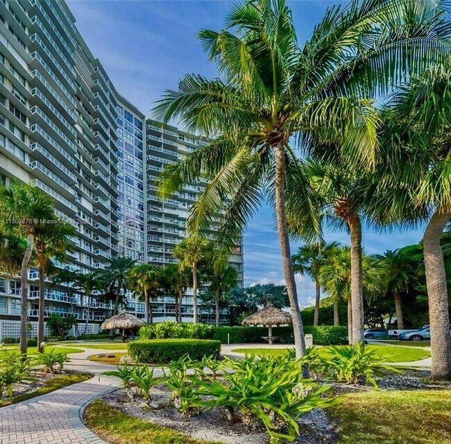 Building Photo - 2451 Brickell Ave