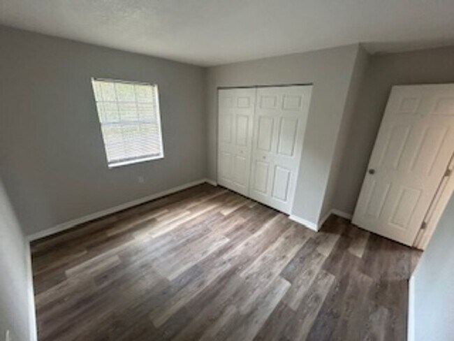 Building Photo - 2/2/1 PET FRIENDLY