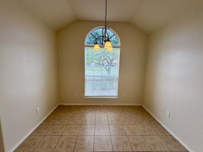 Building Photo - 5207 Bridgewood Dr