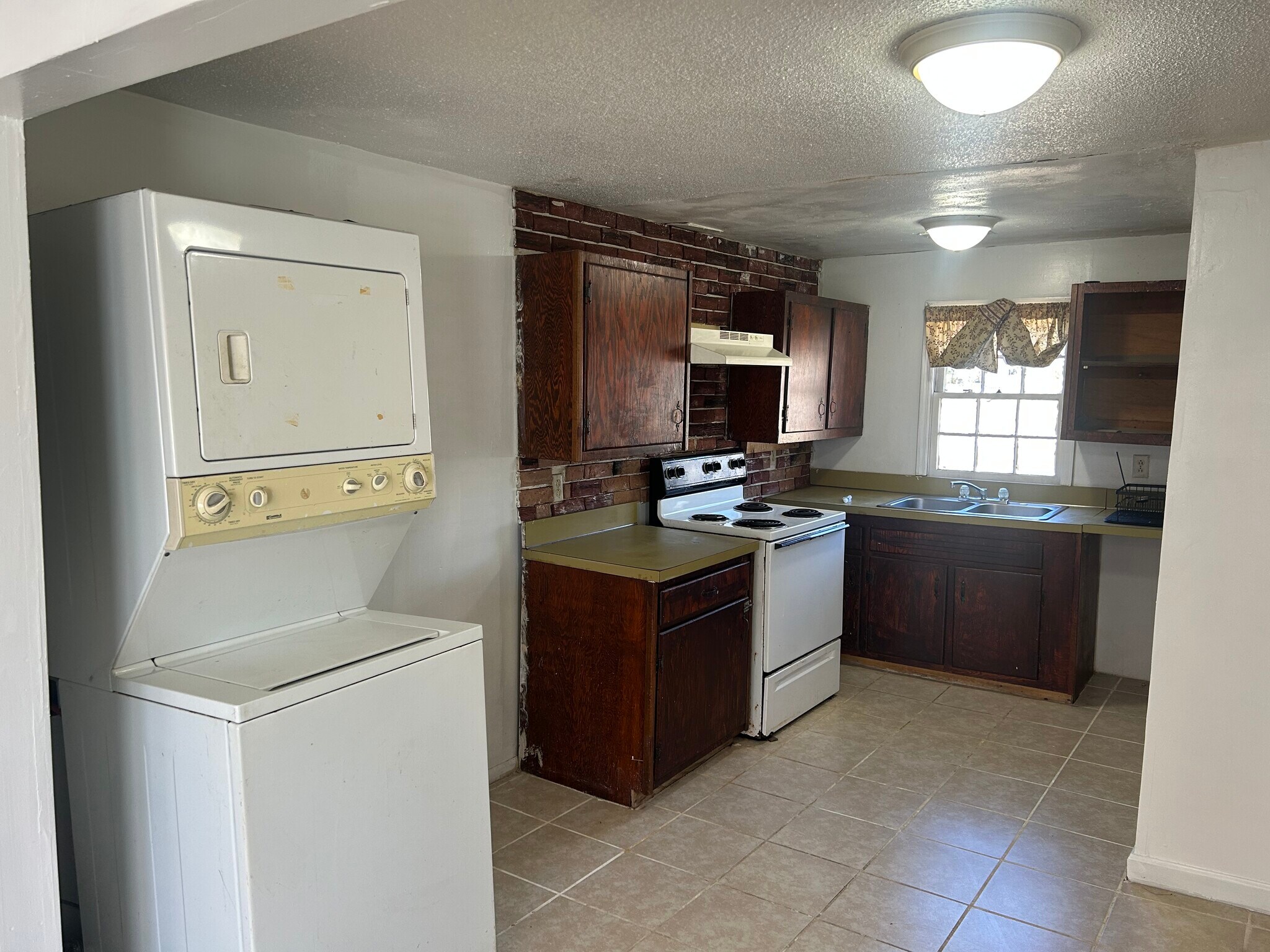 Building Photo - 520 Buckley St