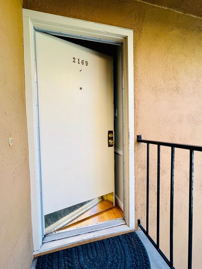 Building Photo - Great Natural light, Treetop Views with 2 Primary Suites plus OFFICE and a 2 car garage, It is li...