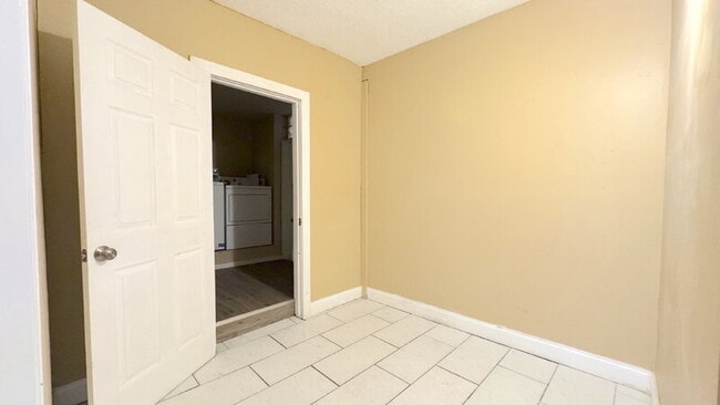 Building Photo - 170 Kingston Ave