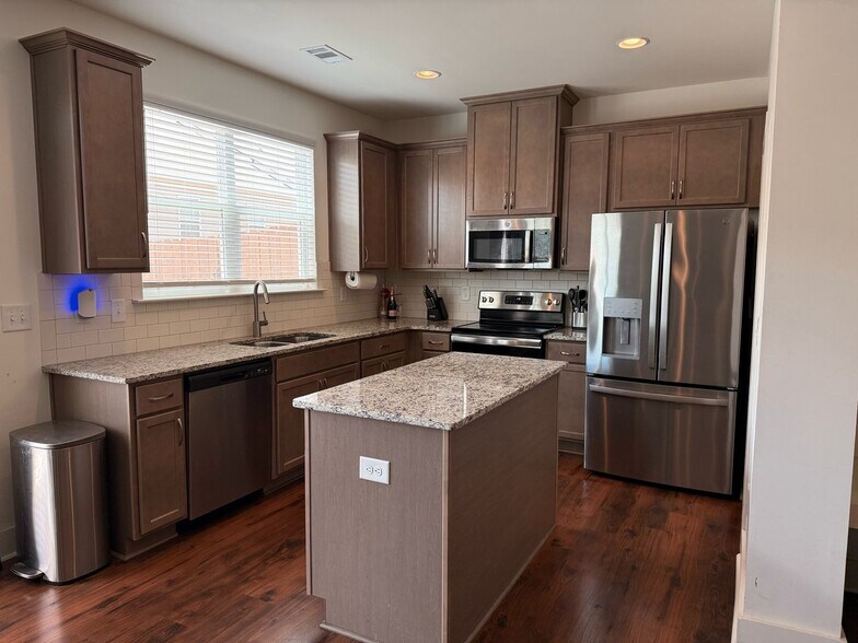 Building Photo - 5318 Radford Loop