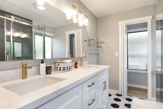 Building Photo - 4042 1st Ave NE