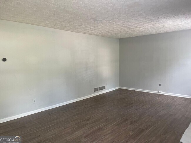 Building Photo - 1356 Diplomat Dr