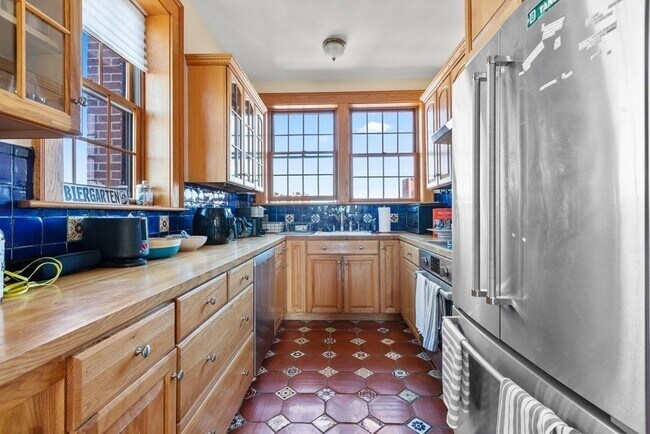 Primary Photo - 8 Gloucester St