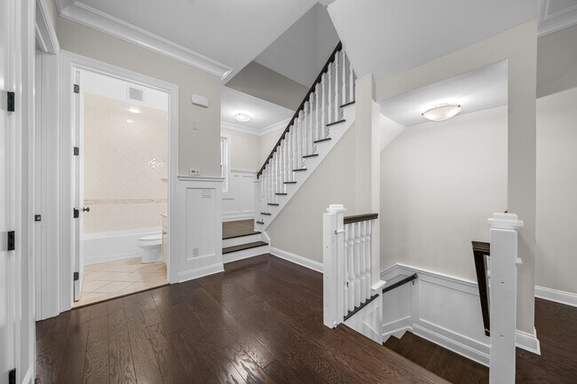 Building Photo - 1600 Kaufer Ln